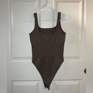 Amazon Tea Leaf Bodysuit | M